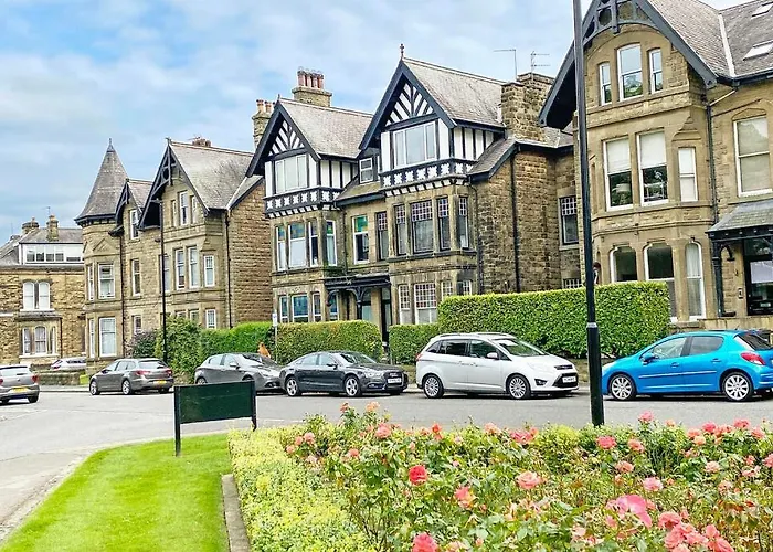 Garden Mews - 2 Double Bedrooms - *