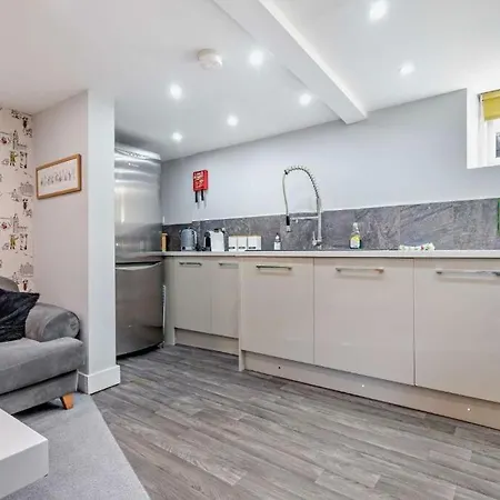 Garden Mews - 2 Double Bedrooms - Harrogate